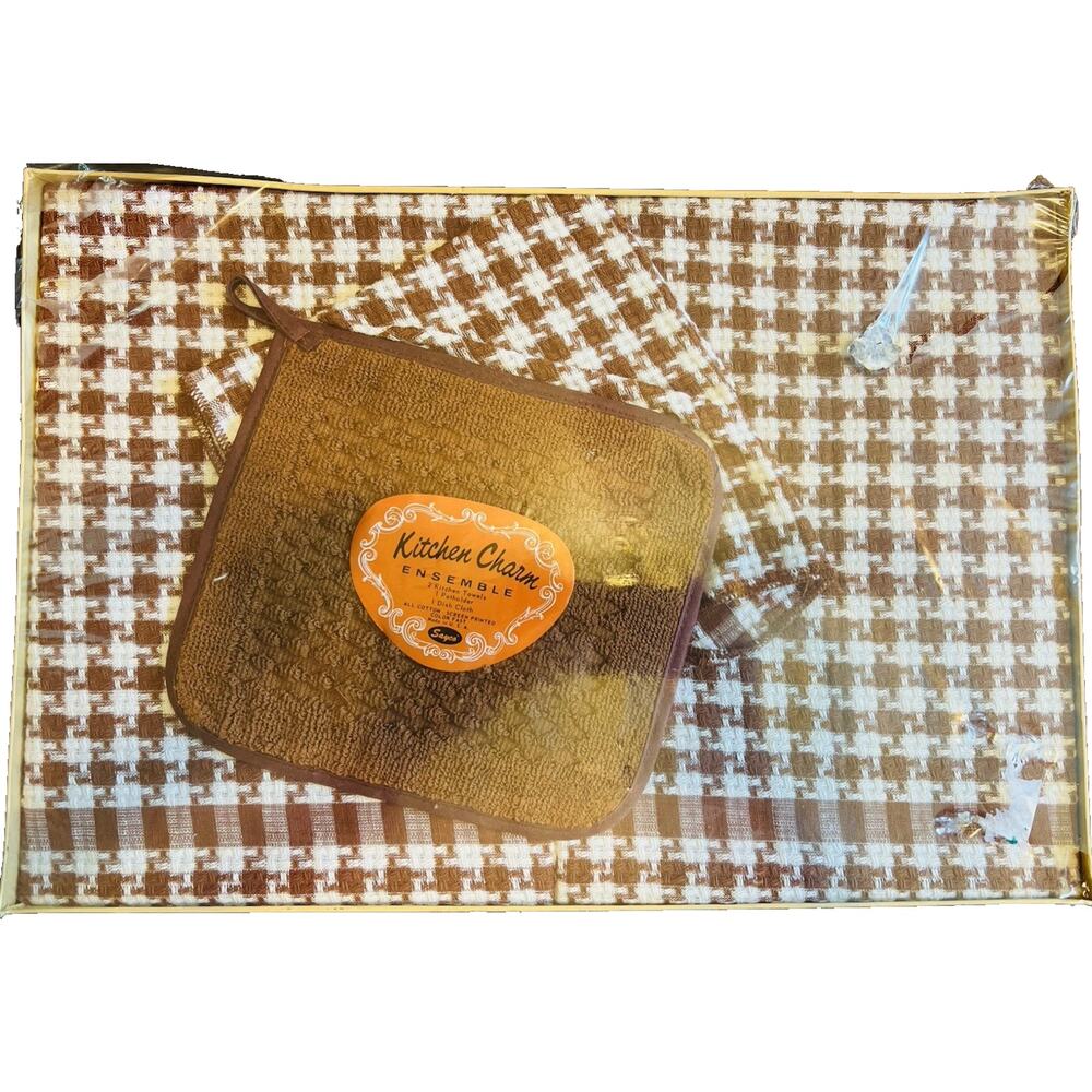 1970's Sayco Kitchen Charm Ensemble Boxed 4 Pc Set Potholder Dishcloth Towels